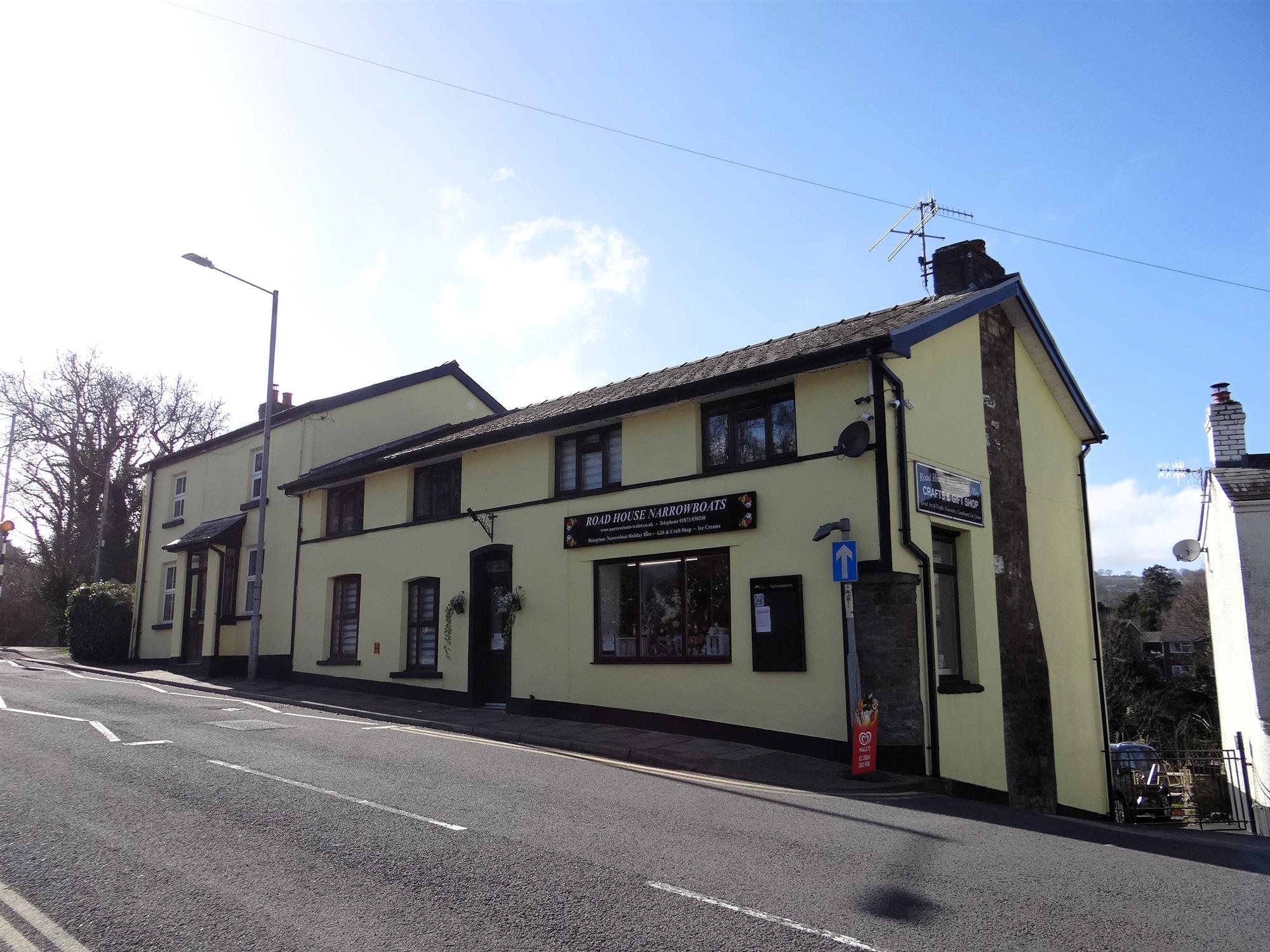 Successful long established narrowboat hire business